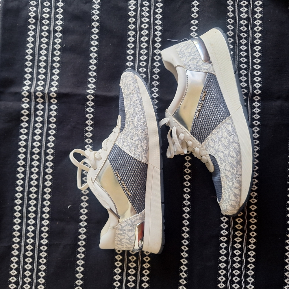 MICHAEL Michael Kors Silver and White Sneakers with Cushioned Sole